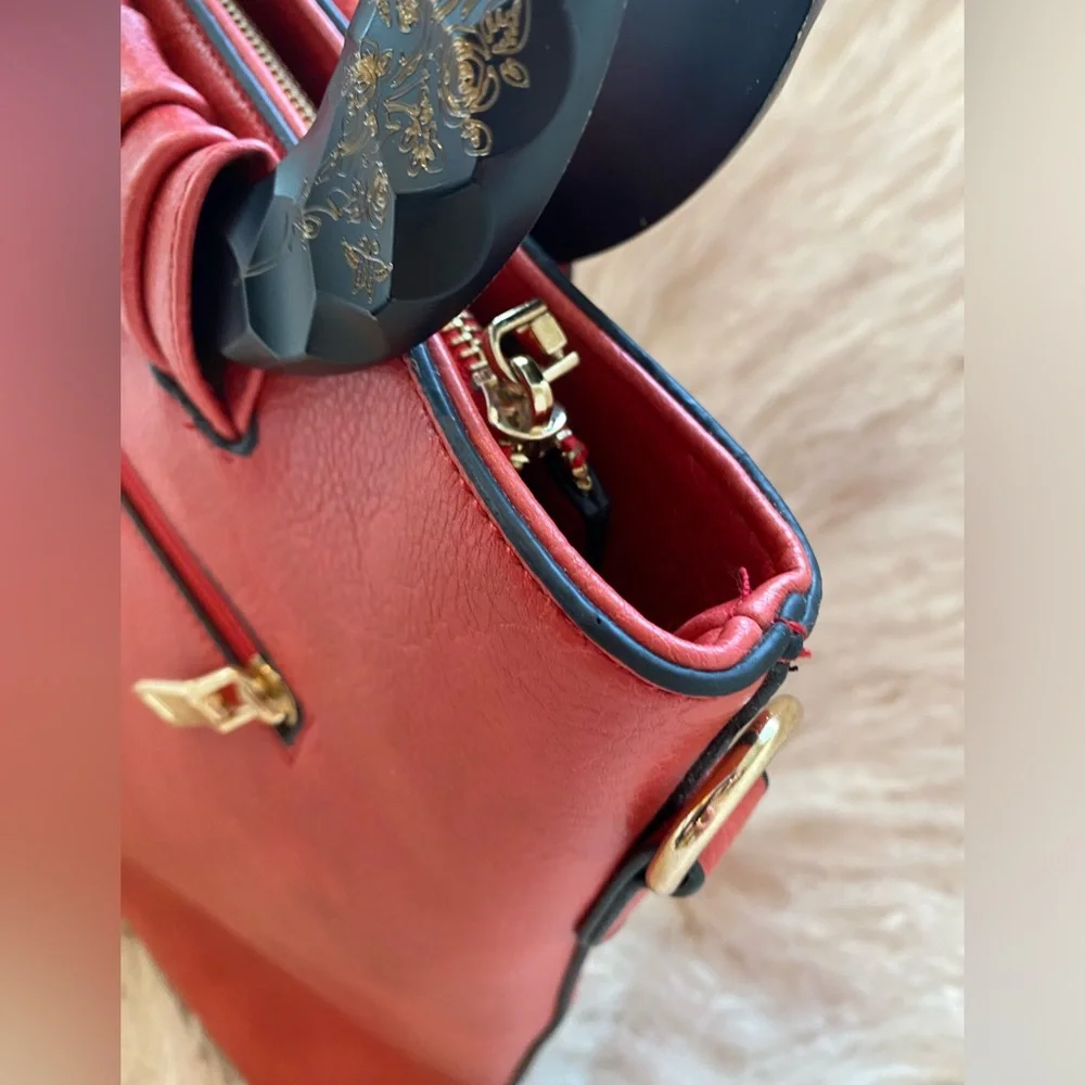 N/A red leather